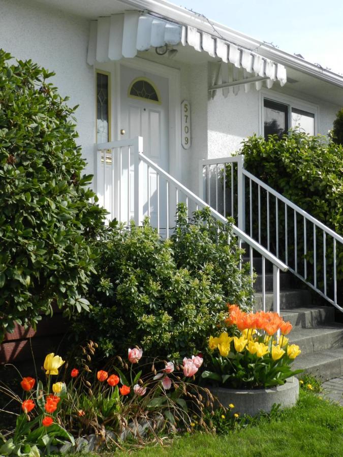 Serenity Bed & Breakfast Burnaby Exterior photo